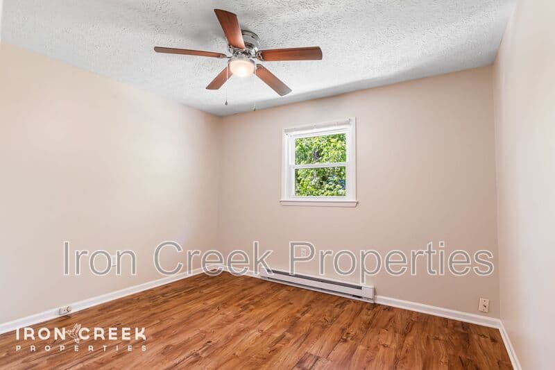 Black Mountain House: 250 Avena Rd