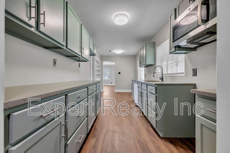 Birmingham House: 7420 Sparta Ave