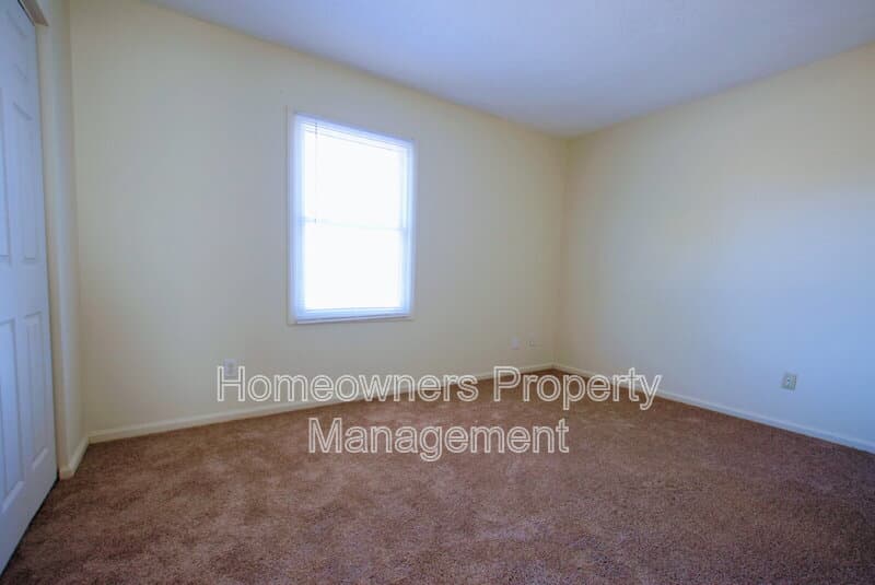 Fayetteville House: 421 Kirkcaldy Ct