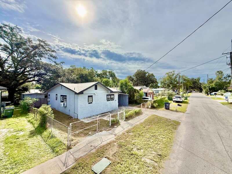 Tampa House: 8213 North Elmer Street