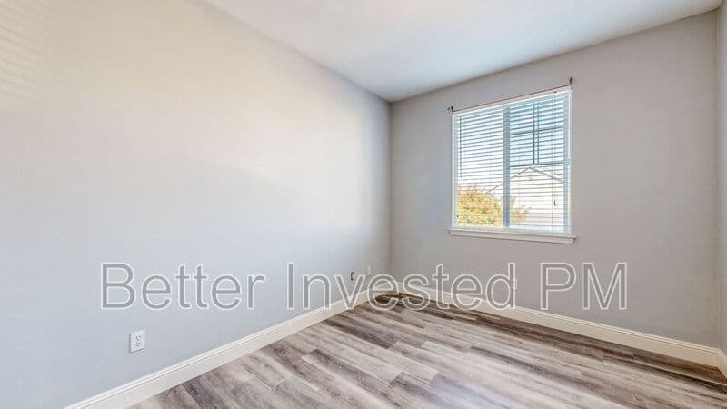 Santa Rosa House: 1363 Gordon Ln