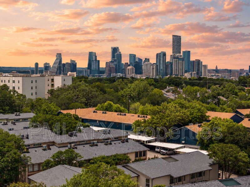Austin Condo: 2124 Burton Drive