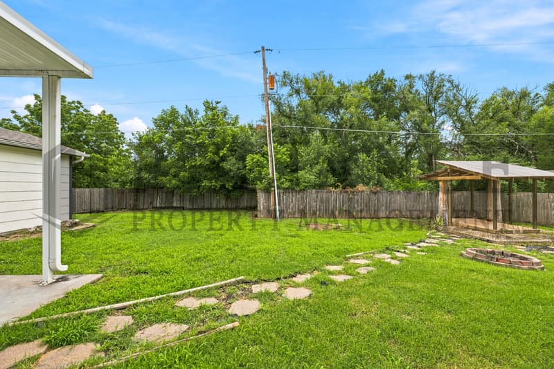Andover House: 516 North Lakeside Drive