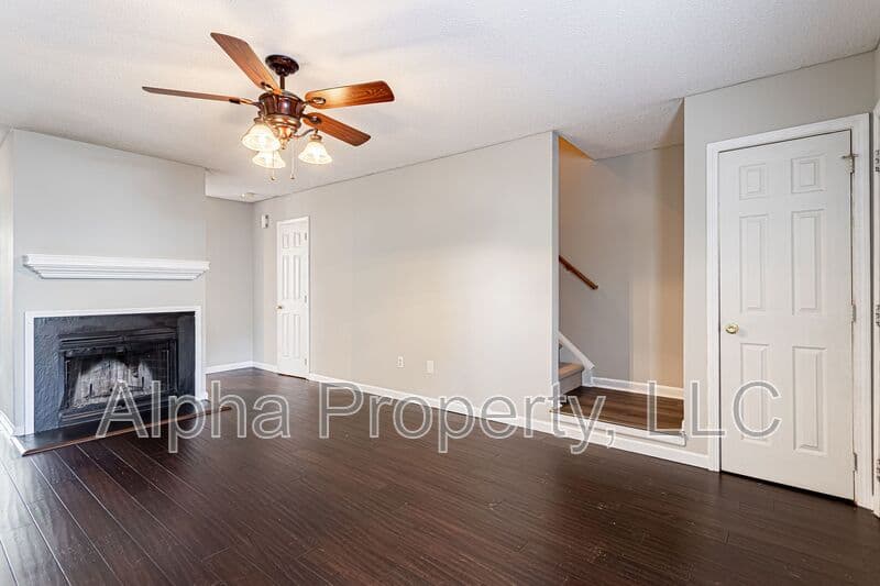 Greer House: 105 Brushy Hollow Ln