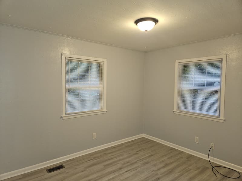Fayetteville House: 6033 Dahlgren Avenue