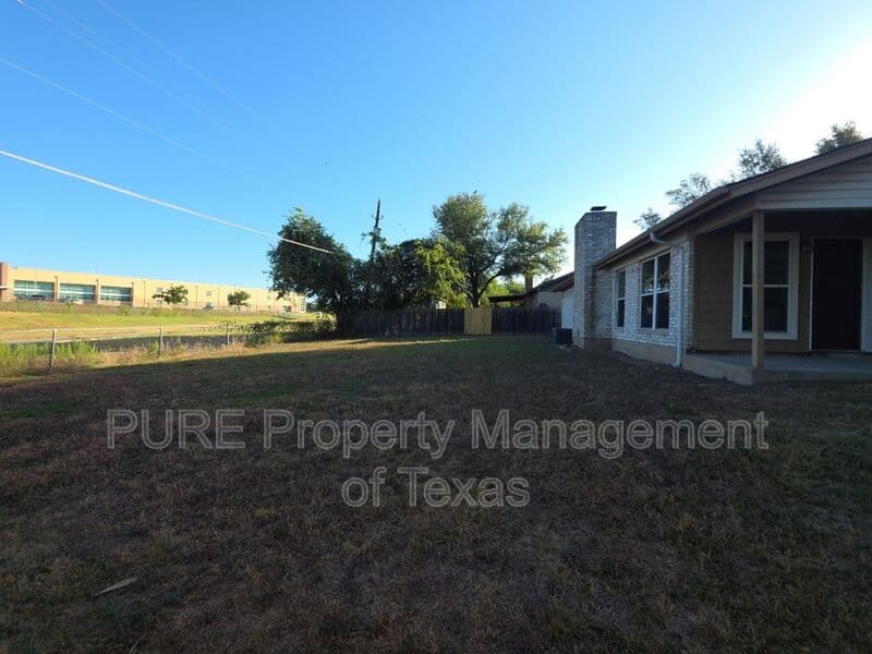 Elgin House: 304 McClendon Dr