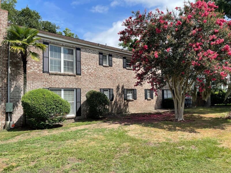 Charleston House: 811 N Colony