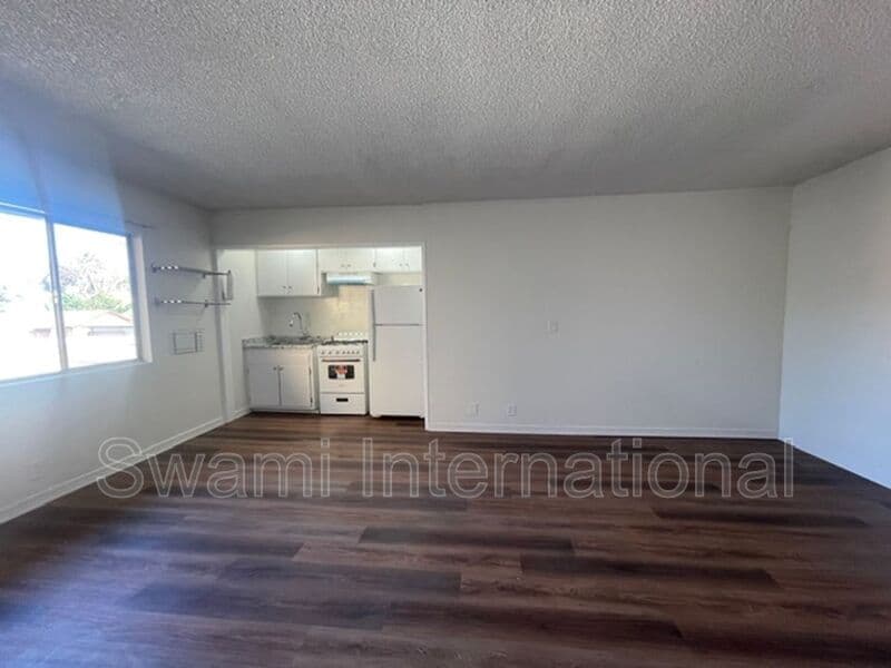Inglewood Condo: 100 E. Hillcrest Blvd.