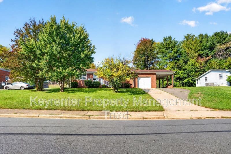 Winston Salem House: 1416 Clark Ave