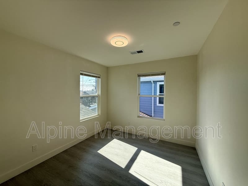 Oakland House: 1437B 48th Avenue