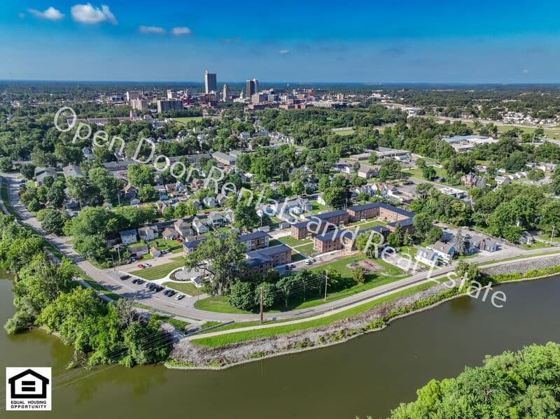Fort Wayne House: 1823 Griswold Drive F12