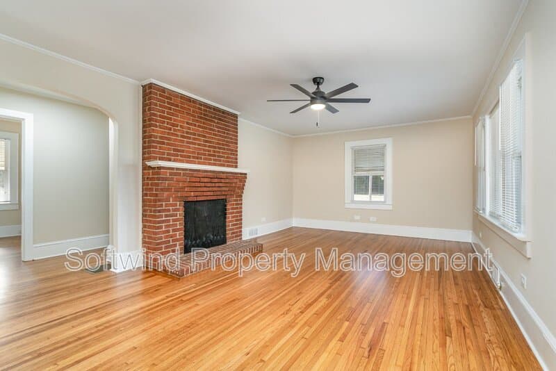 Mt Pleasant House: 5300 Hwy 49 N