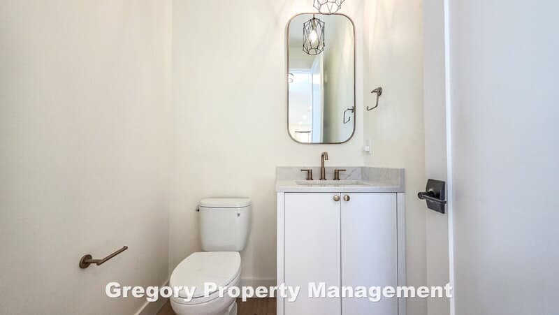 Kirkland Condo: 12845 NE 113th St