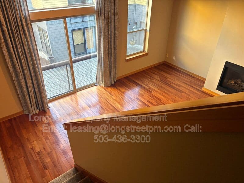 Portland Townhome: 5123 S Corbett Ave