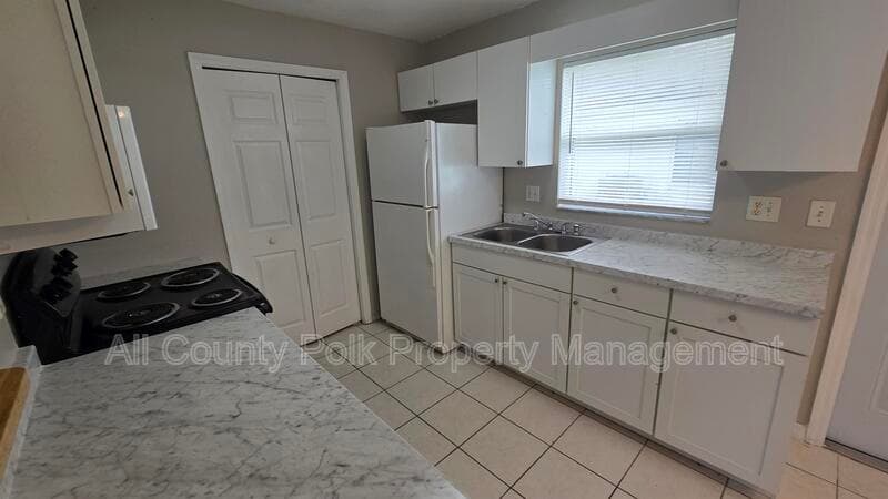 Lakeland House: 220 S Eastside Dr.