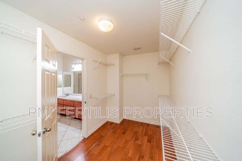 Fontana House: 5055 Saint Albert Dr