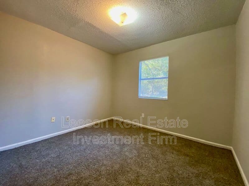 Shreveport House: 3071 Pouncey Lane