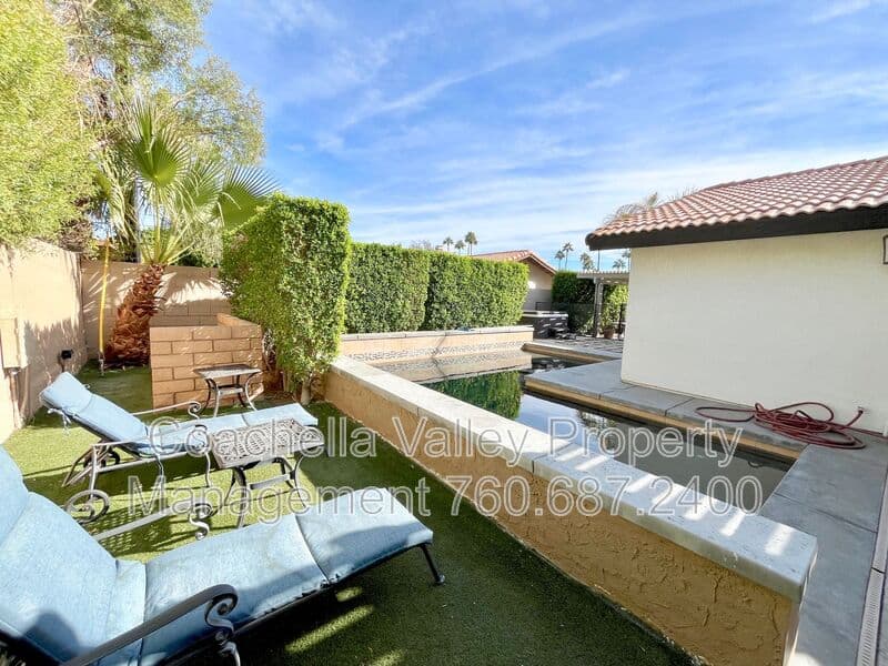 Palm Springs House: 372 W Dominguez Rd