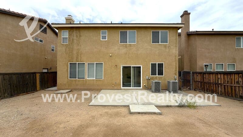 Hesperia House: 10258 Susan Ave
