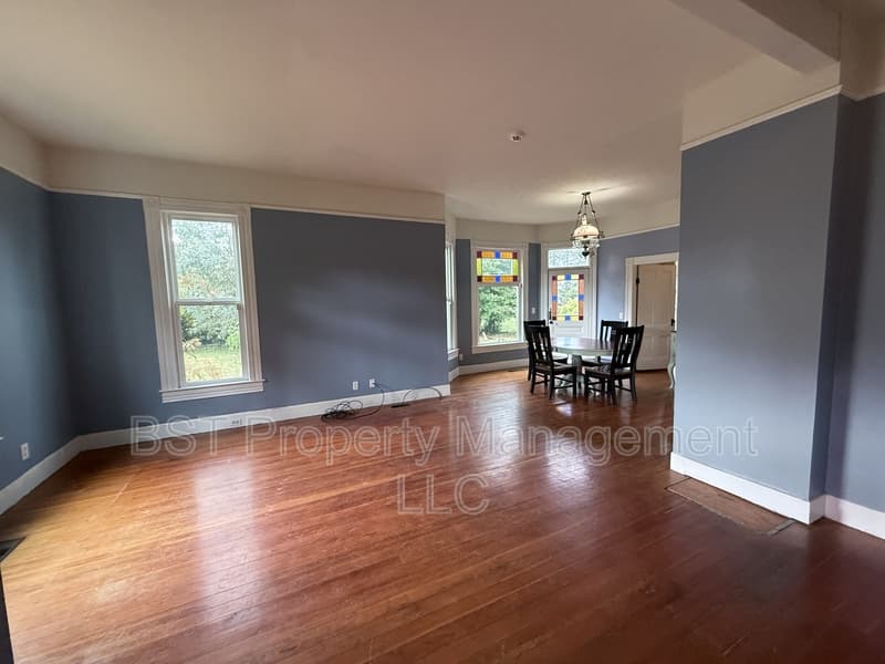Silverton House: 1067 Oak Street - 1
