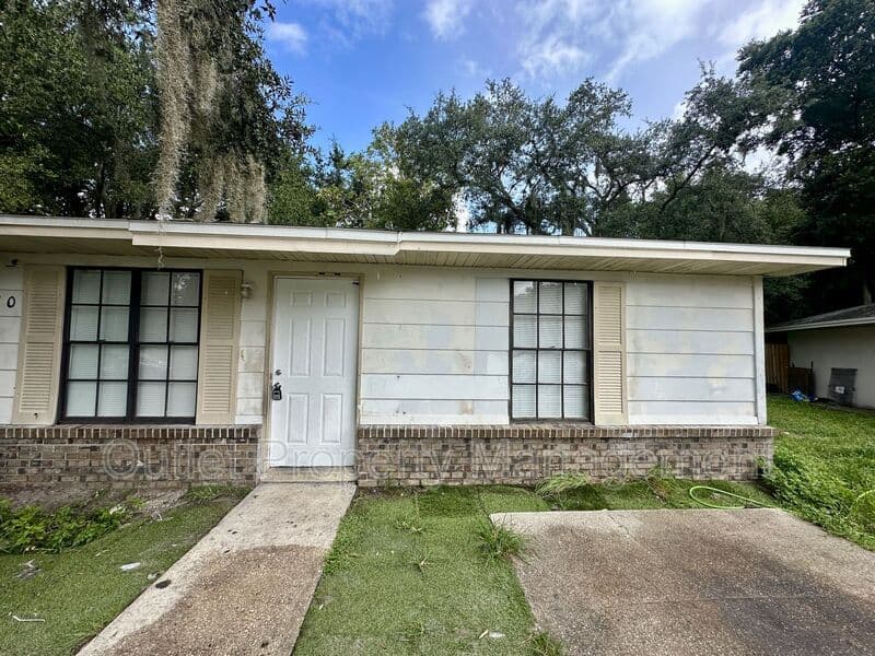 Sanford House: 1710 Ridgewood Lane