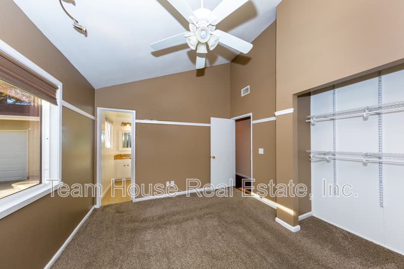 Santa Clarita House: 22327 Espuella Drive