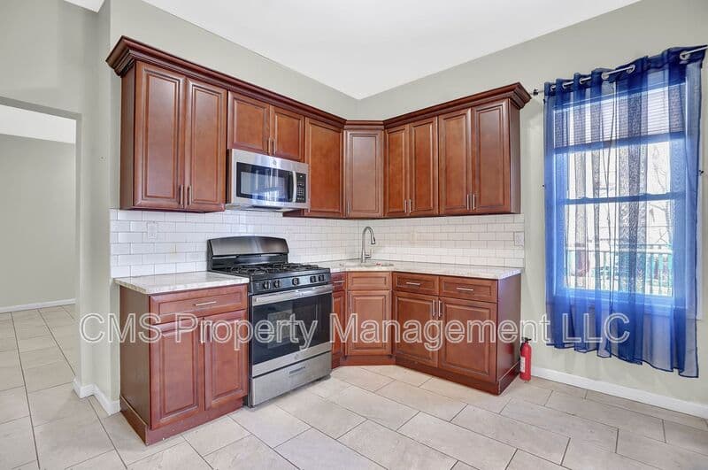 Newark Condo: 142-144 Seymour Ave