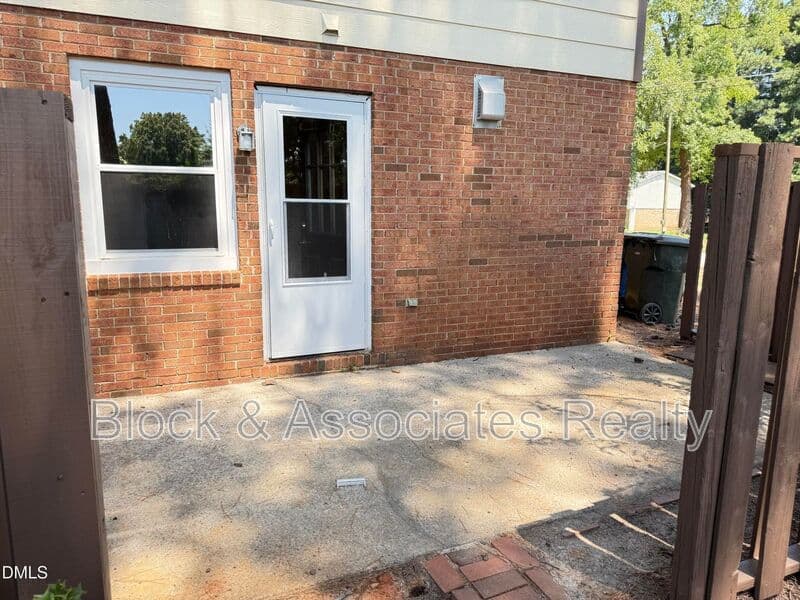 Raleigh House: 4401 Bleeker Court