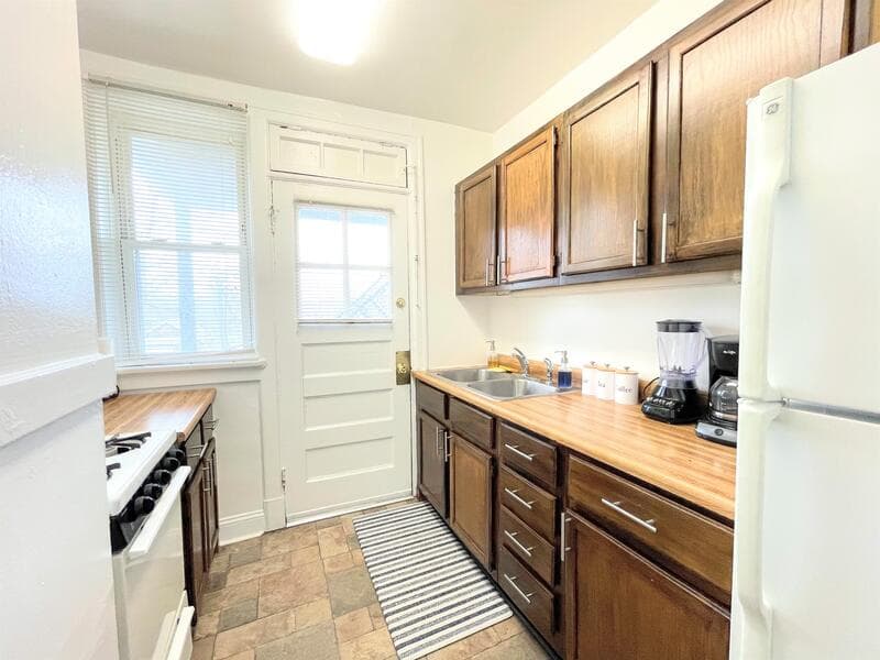 St Louis Condo: 6649 Berthold Ave
