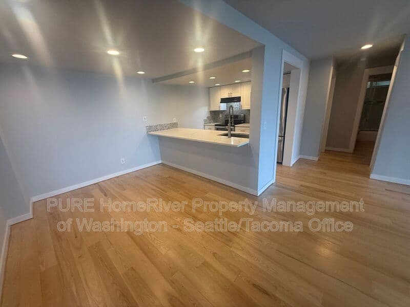 Renton Condo: 3306 Lake Washington Blvd N