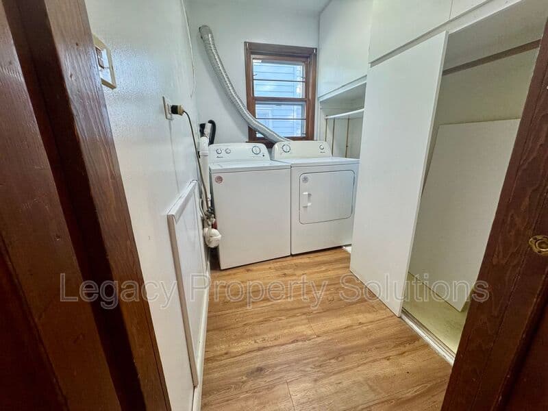 Bismarck House: 612 N 19th St