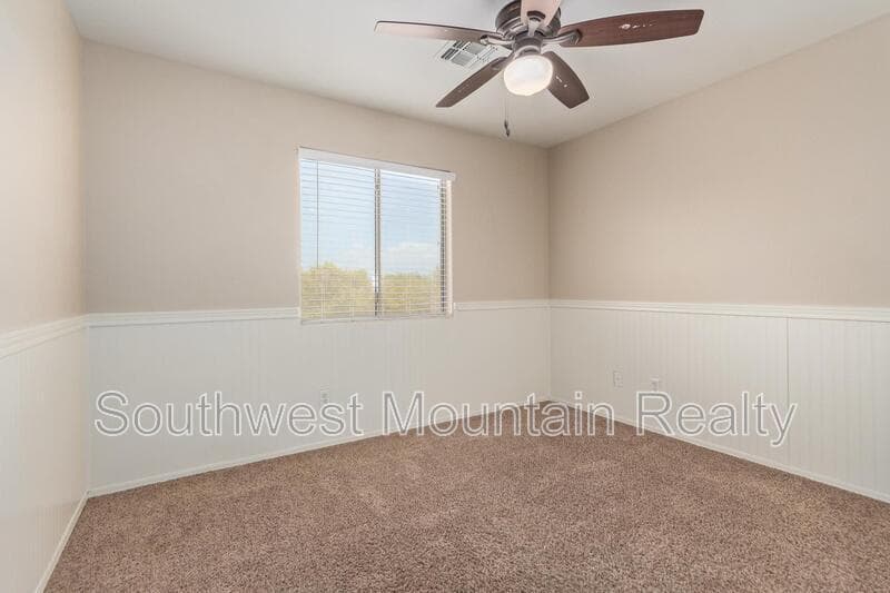 Maricopa House: 44856 W Paitilla Lane