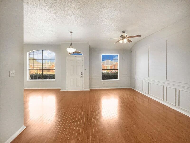 Lewisville House: 1216 Longhorn Dr