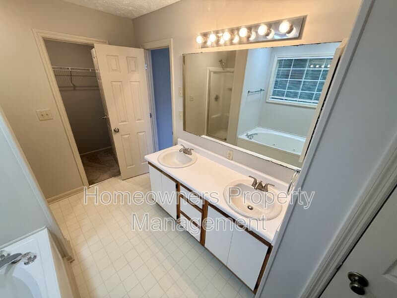 Fayetteville House: 325 Waterdown Dr