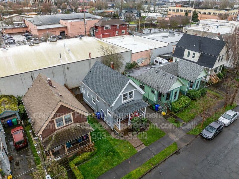 Portland House: 536 NE San Rafael St