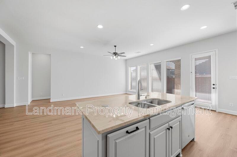 Mansfield House: 1822 Buckeye Lane