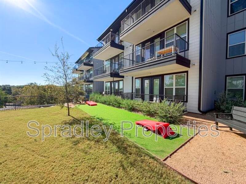 Belton Condo: 710 Shine St.