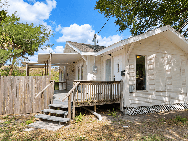 Tampa House: 7704 North Huntley Avenue