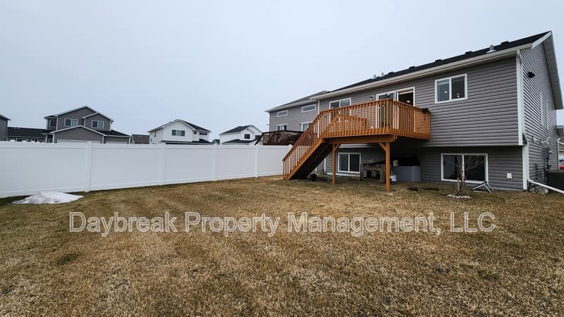 Fargo House: 2584 66th Avenue South