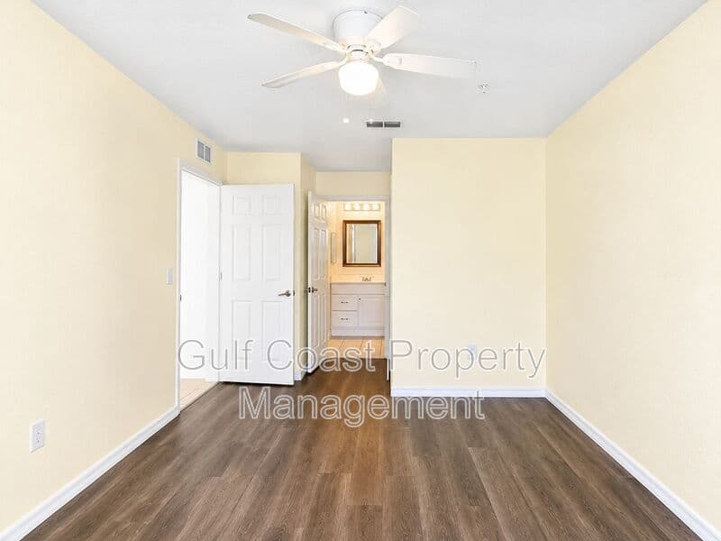 Bradenton House: 4850 51st St West