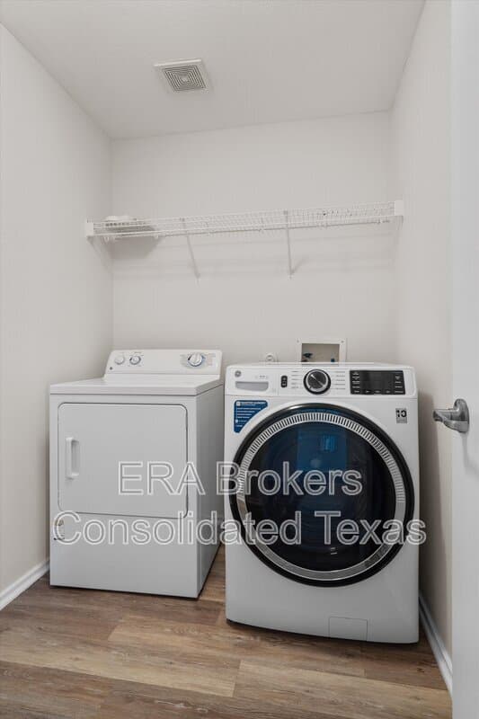 Austin House: 5825 Silver Screen Dr