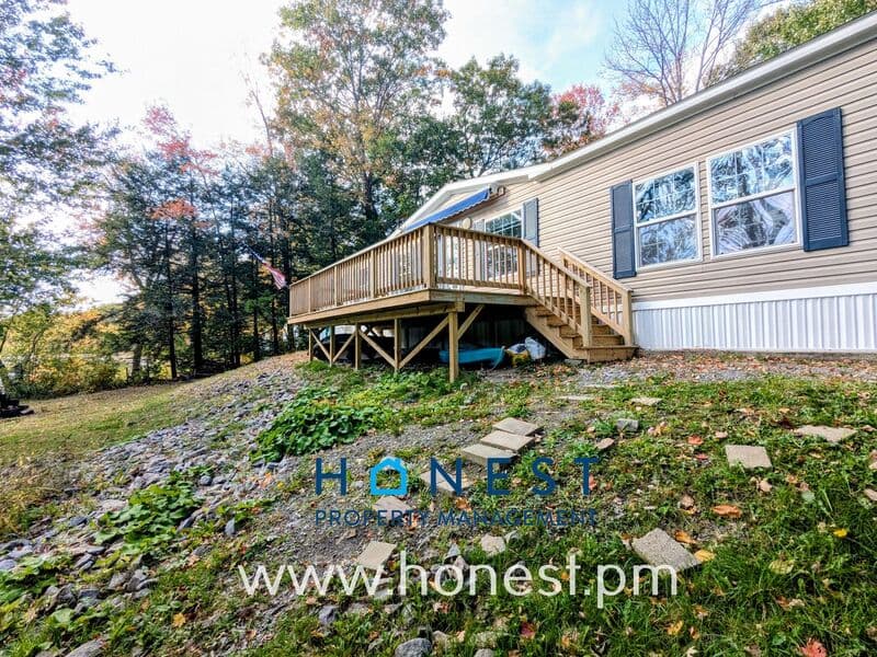 West Gardiner House: 107 Woodland Dr