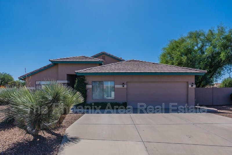 Mesa House: 4133 E Elmwood St