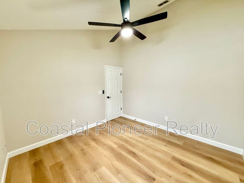 Tampa House: 8902 Breland Dr
