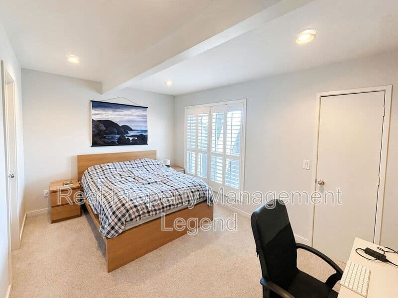 Dallas House: 4122 Travis St