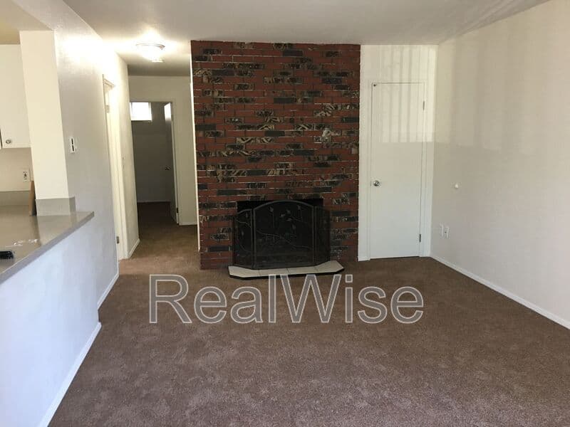 Gresham Condo: 17838 NE Multnomah Dr