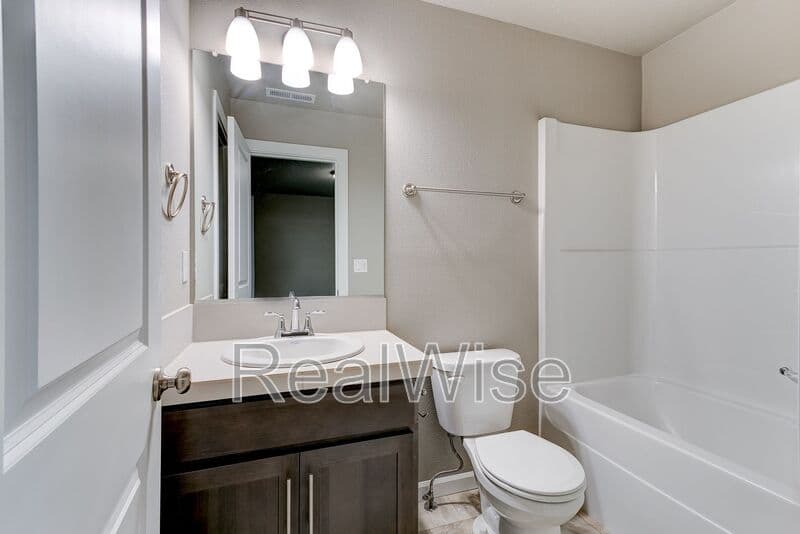 Aloha Townhome: 21303 SW Ortiz Ln