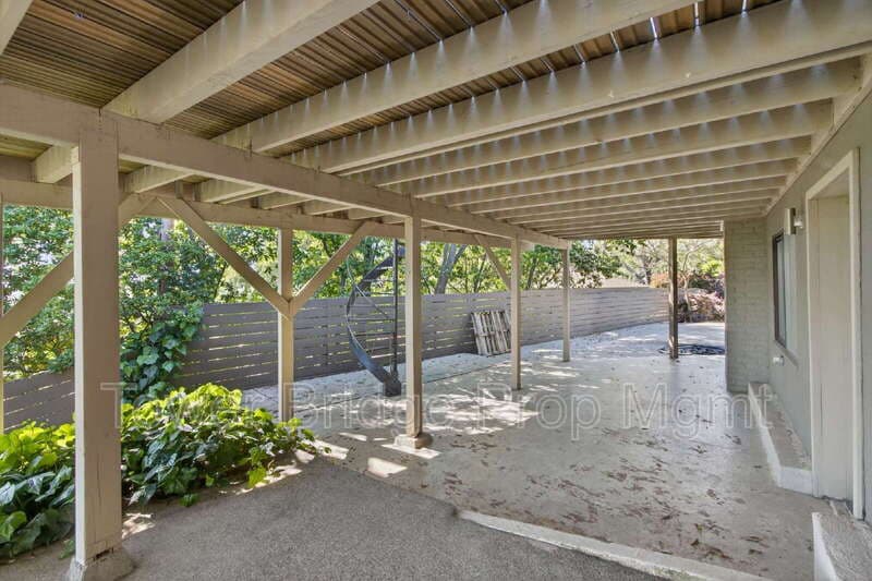 Fair Oaks House: 3937 Orangewood Dr