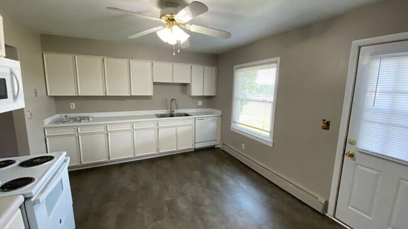 Rockford Townhome: 8551 Elm St