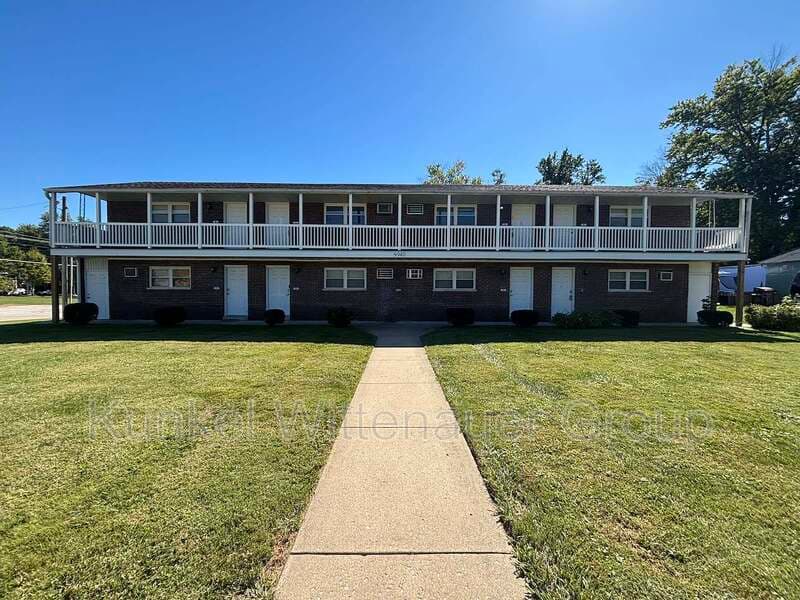 Fairview Heights Condo: 9940-7 Old Lincoln Trail
